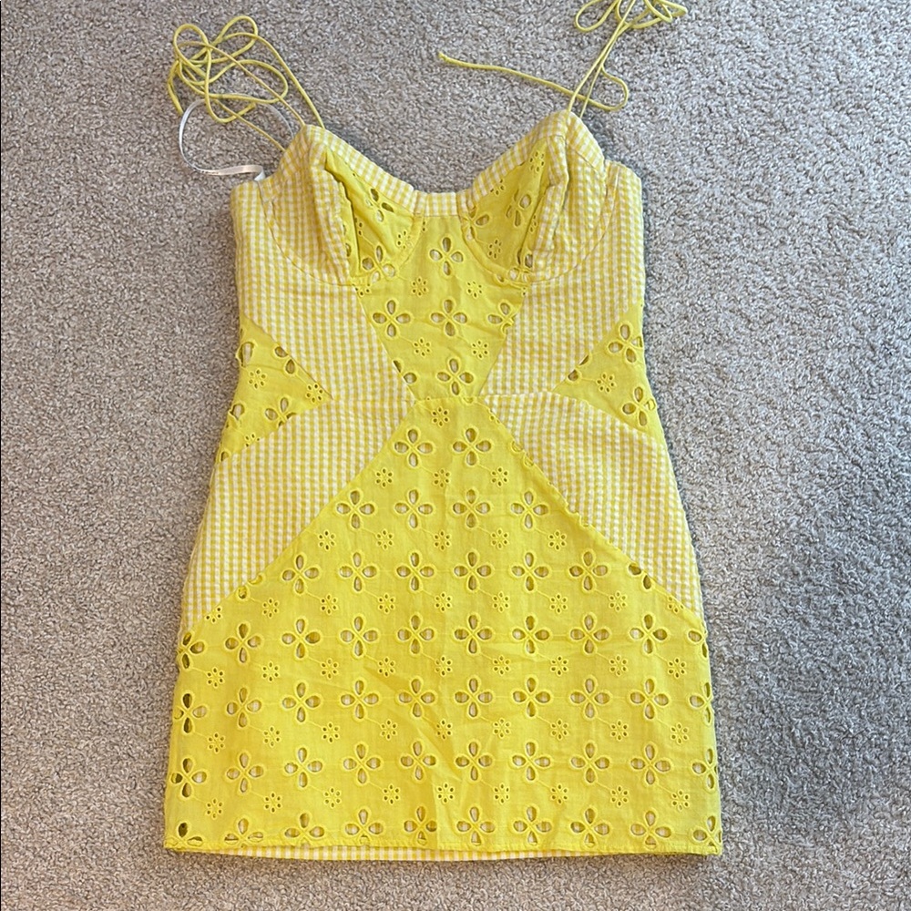 For love and lemons Yellow Floral Eyelet Dress (xs) good condition/no stains